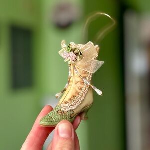 VTG Textured Rustic Midcentury Styled Heel Shoe Whimsigoth Hanging Figurine Art